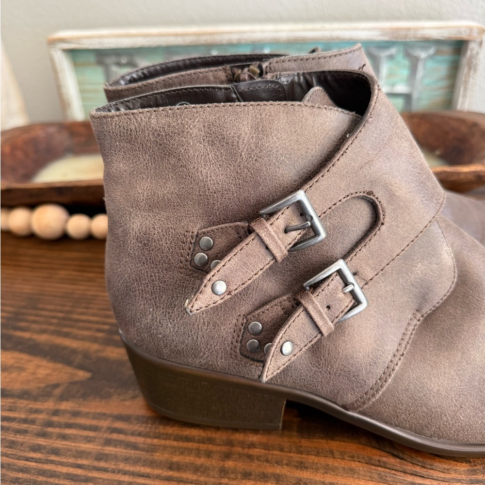 Aerosoles Brown Ankle Boots Double Buckle Moto Low Heel Comfort Size 10 - Picture 3 of 9